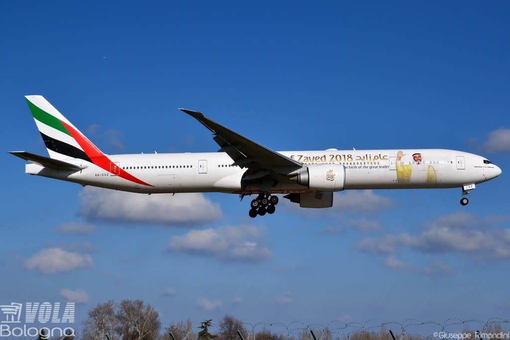 Emirates Boeing 777-31H(ER) 