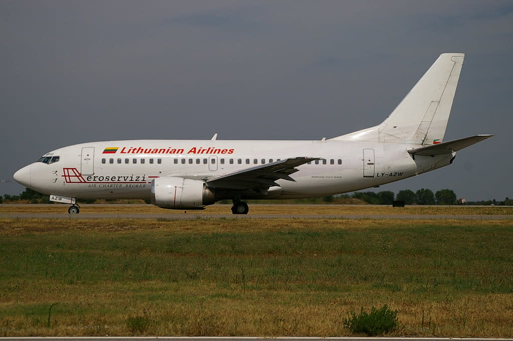 Lithuanian Airlines Boeing 737-500
