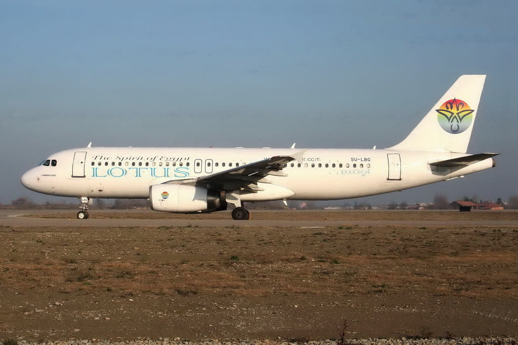Lotus Air Airbus A320-200