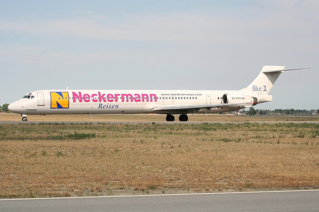 Blue 1 Mcdonnel Douglas MD-90-30