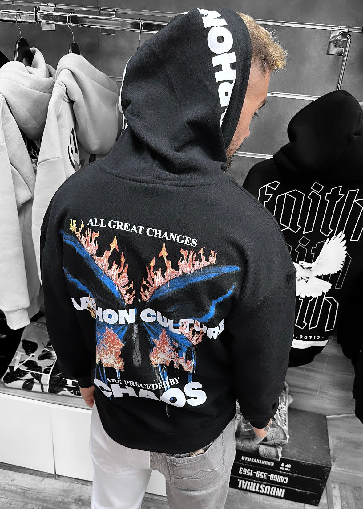 Aarhon - Sweat noir Papillon flamme