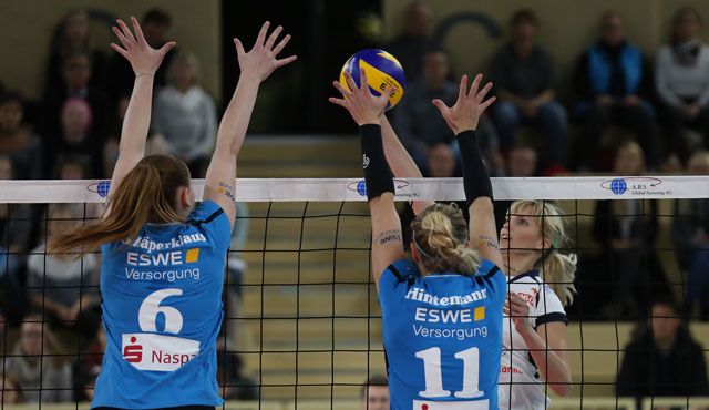 Deutsch-deutsches Duell im Europapokal - VC Wiesbaden gegen Rote Raben Vilsbiburg Foto: Detlef Gottwald Deutsch-deutsches Duell im Europapokal - VC Wiesbaden gegen Rote Raben Vilsbiburg - Foto: Detlef Gottwald