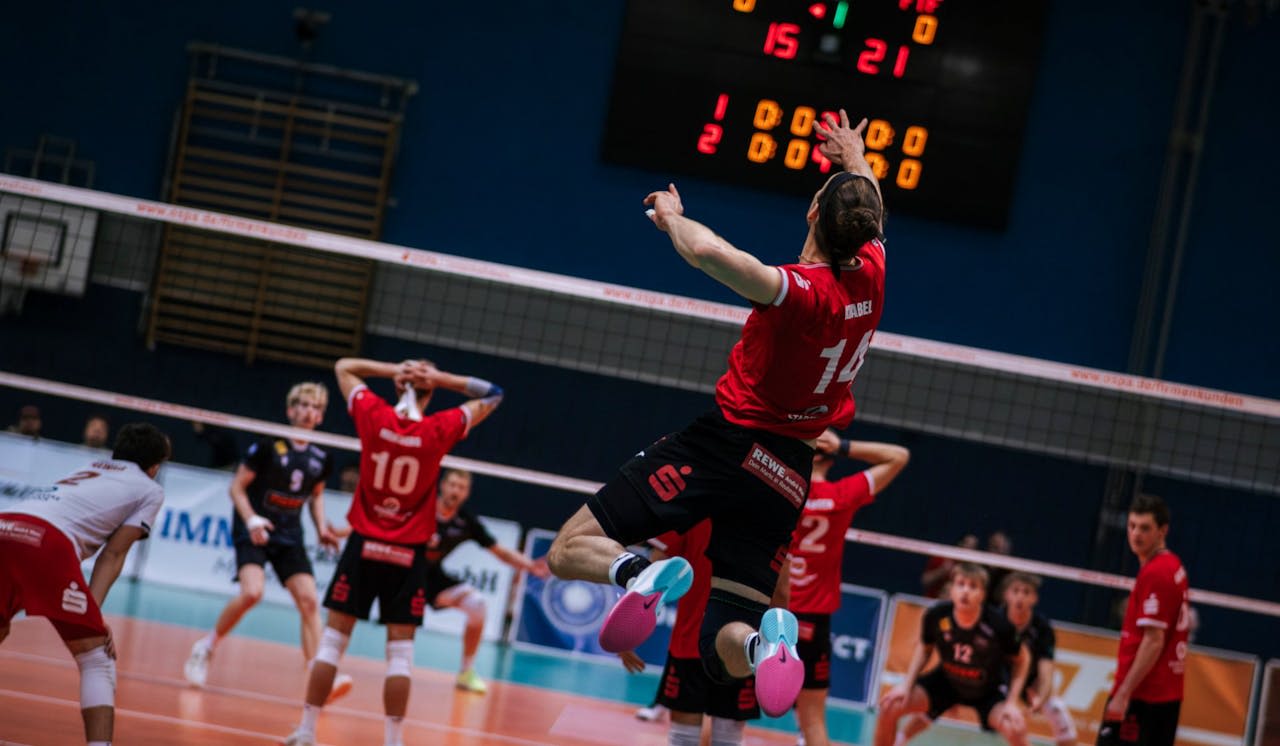 Hochspannendes Heimspiel gegen Freiburg - Foto:  Thoren Arlt