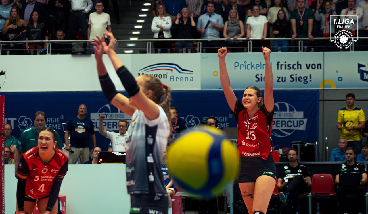 Es geht munter weiter - Ostderby gegen Sch - Foto:  Leo Ziems