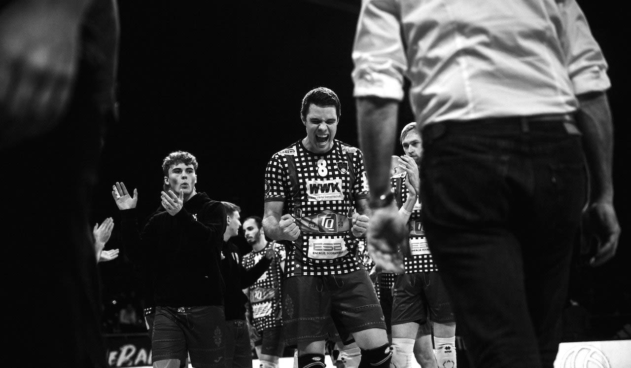 Wichtige 3 Punkte beim VCO Berlin Foto: WWK Volleys Wichtige 3 Punkte beim VCO Berlin - Foto: WWK Volleys