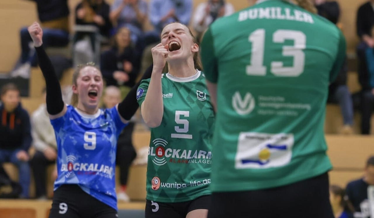 TSV Unterhaching feiert 3:0-Erfolg - Foto:  Detlef Gottwald