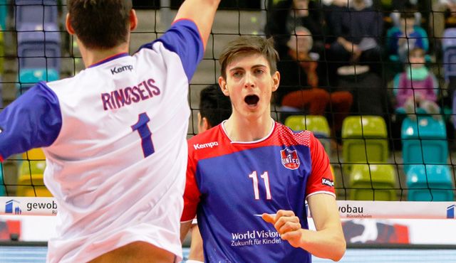 Ehrung erfolgreicher Schülersportler beim Bundesligaspiel Foto: United Volleys/Gregor Biskup Ehrung erfolgreicher Schülersportler beim Bundesligaspiel - Foto: United Volleys/Gregor Biskup