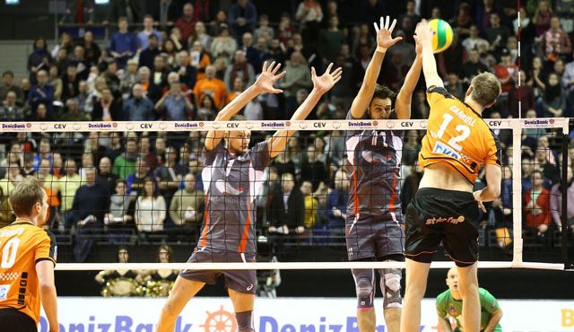 Tickets für den ersten europäischen Leckerbissen Foto: Eckhard Herfet Tickets für den ersten europäischen Leckerbissen - Foto: Eckhard Herfet