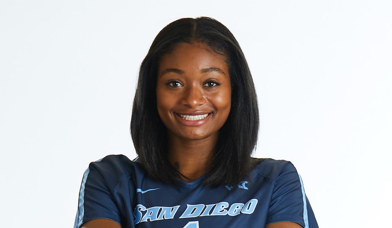 Gabby Goddard blockt - Aachen ist komplett Foto: University of San Diego Gabby Goddard blockt - Aachen ist komplett - Foto: University of San Diego