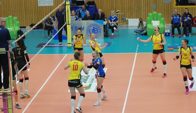 Suhler Wölfe siegen 3:0 nach Kraftakt gegen VCO Berlin Foto: Olaf Bußler, Dynamics Suhl Suhler Wölfe siegen 3:0 nach Kraftakt gegen VCO Berlin - Foto: Olaf Bußler, Dynamics Suhl