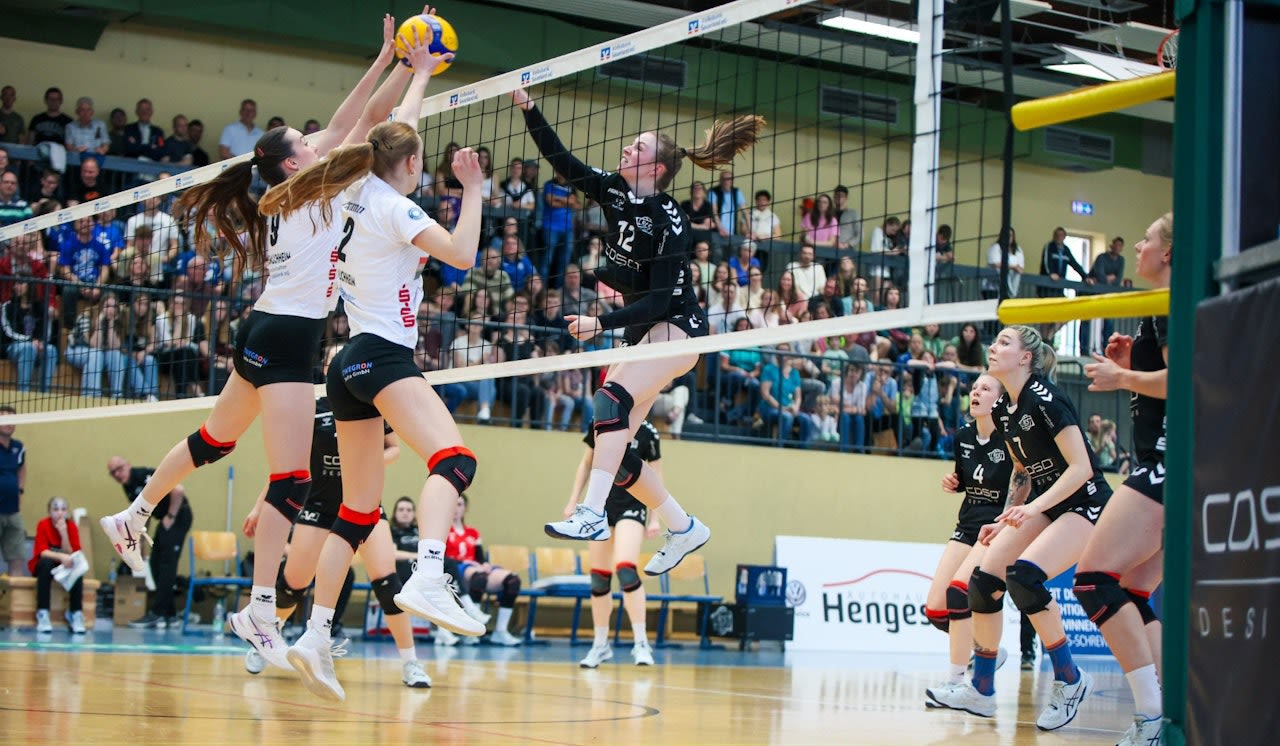 Volleyballfest zum Schluss - Foto:  Ralf Litera