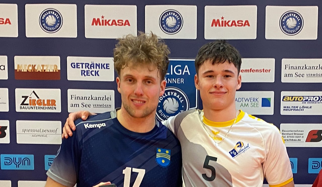 Freudentanz nach dem Lokalderby - Foto: Gunthild Schulte-Hoppe