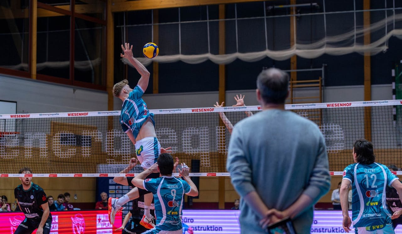 Kampf ohne Lohn gegen Haching - Foto:  Richard Gersdorf