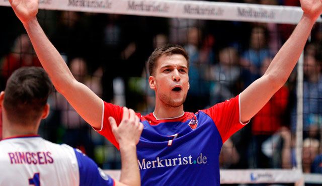 Mit "Goldjunge" Tulley zum 16. Saisonsieg Foto: United Volleys/Gregor Biskup Mit "Goldjunge" Tulley zum 16. Saisonsieg - Foto: United Volleys/Gregor Biskup