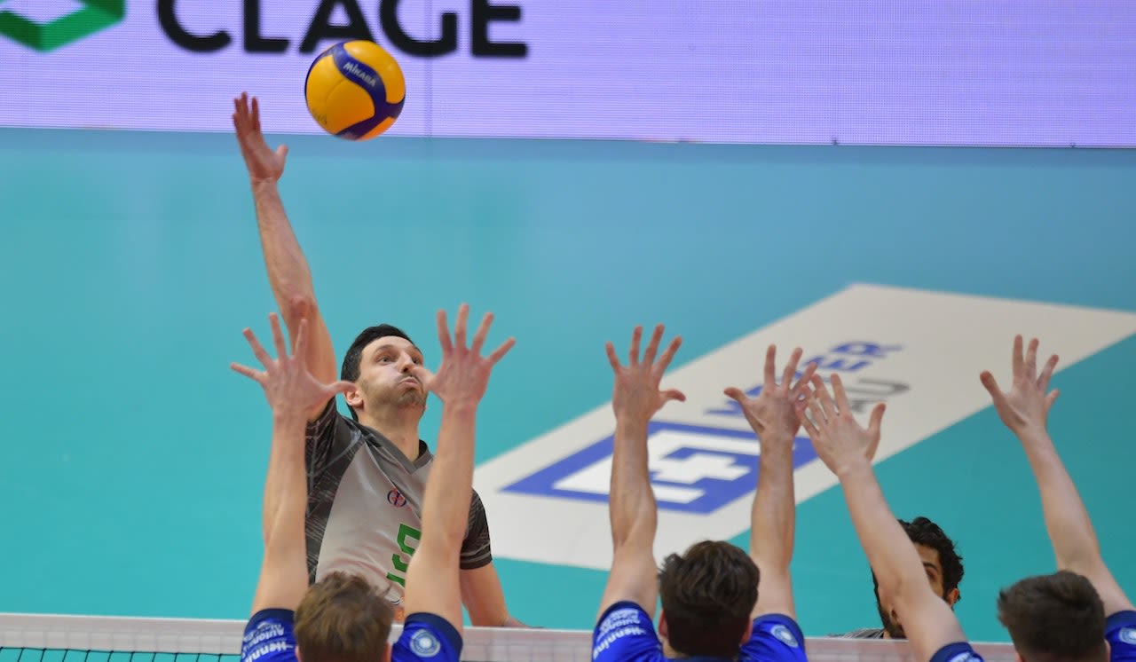 Philipp Schumann verstärkt die Diagonale bei BADEN VOLLEYS Foto: Michael Behns Philipp Schumann verstärkt die Diagonale bei BADEN VOLLEYS - Foto: Michael Behns