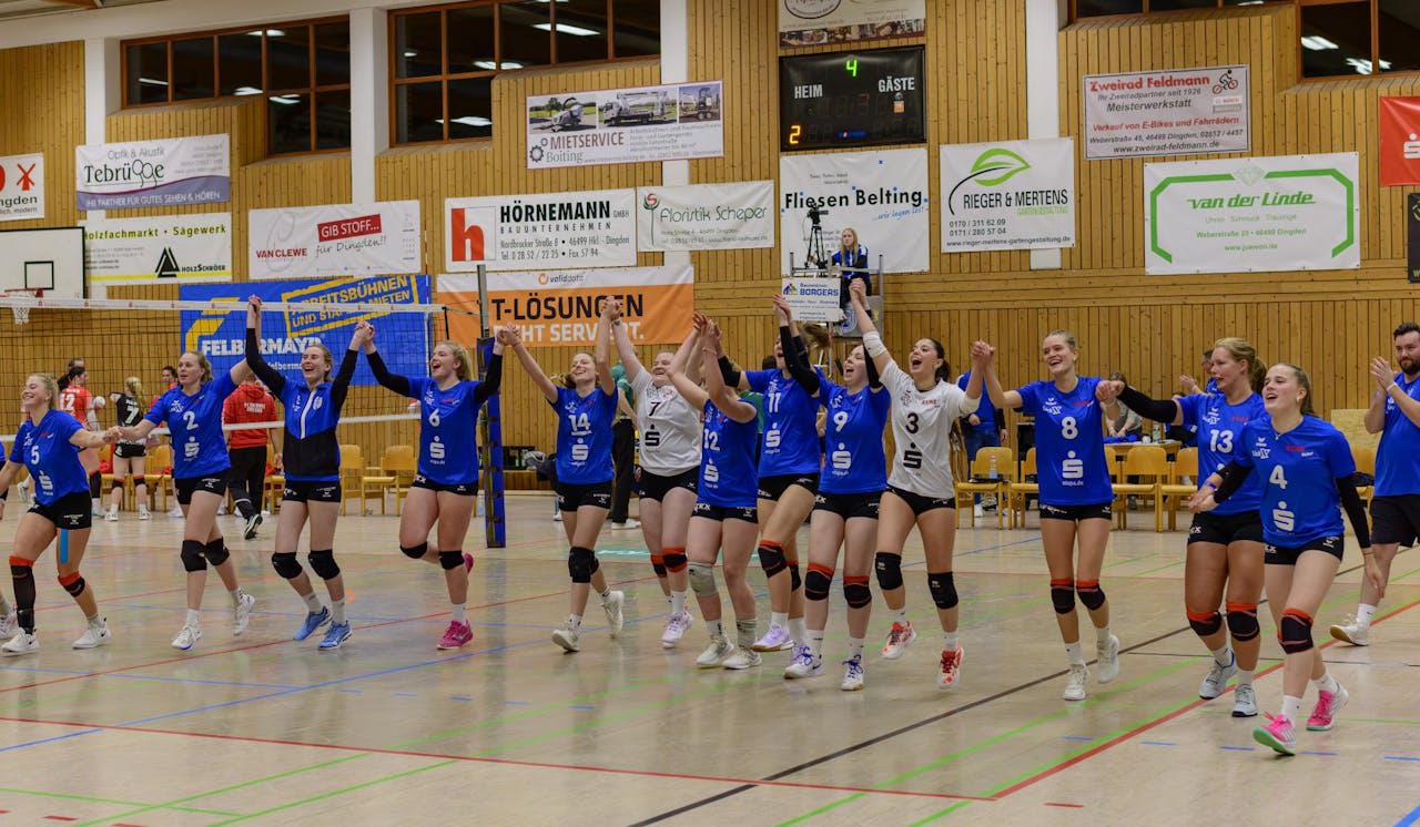 Zweiter Heimsieg für Blau Weiß Dingden - Foto:  Stefan Bußkamp