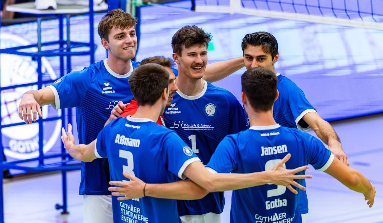 Blue Volleys vor Topspiel - Foto:  Christian Heilwagen