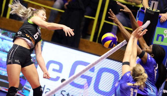 Ladies in Black Aachen verlieren auch in der Liga gegen favorisierte Stuttgarterinnen Foto: Ladies in Black Aachen // Andreas Steindl Ladies in Black Aachen verlieren auch in der Liga gegen favorisierte Stuttgarterinnen - Foto: Ladies in Black Aachen // Andreas Steindl