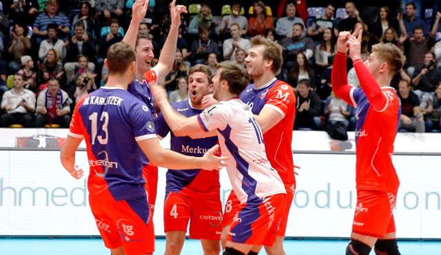 Ein Blockbuster und 11 Asse Foto: United Volleys/Manfred Neumann Ein Blockbuster und 11 Asse - Foto: United Volleys/Manfred Neumann