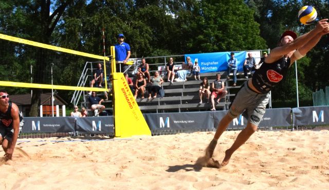 Beachvolleyball-Spektakel in der Freisinger Luitpoldanlage Foto: Jankovic Beachvolleyball-Spektakel in der Freisinger Luitpoldanlage - Foto: Jankovic