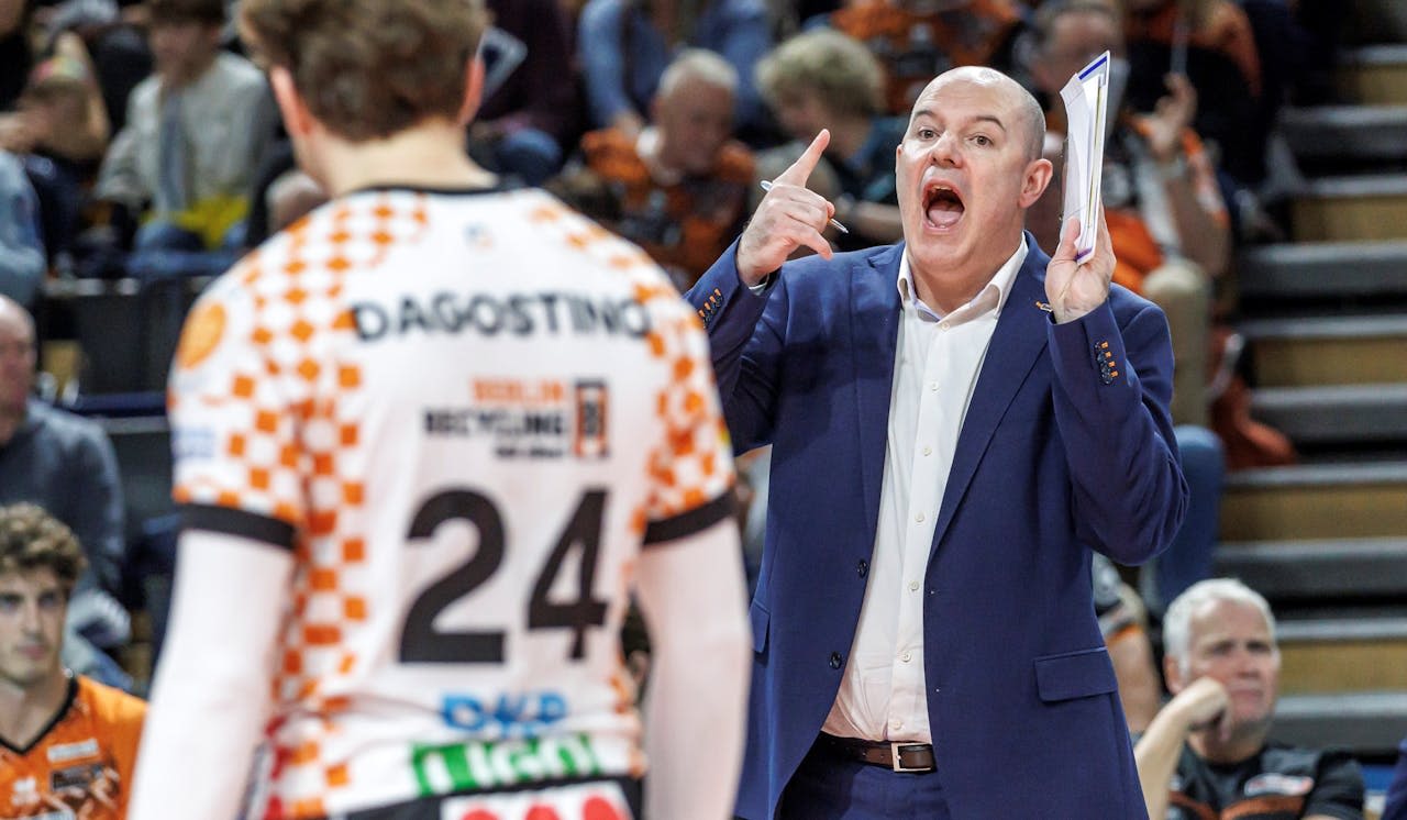 Duell der Finalisten in Runde eins - Foto: Andreas Gora