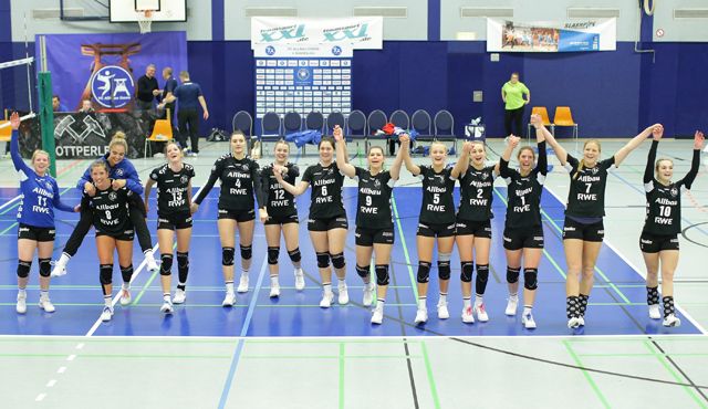 Zum Jahresabschluss gegen den Vorjahresmeister Foto: Tom Schulte Zum Jahresabschluss gegen den Vorjahresmeister - Foto: Tom Schulte