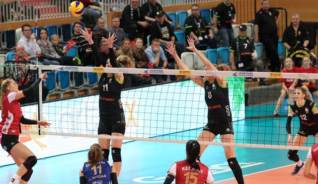 Potsdam machte den Aachenerinnen das Leben schwer Ladies in Black Aachen // Ulli Mühlhoff Potsdam machte den Aachenerinnen das Leben schwer - Ladies in Black Aachen // Ulli Mühlhoff