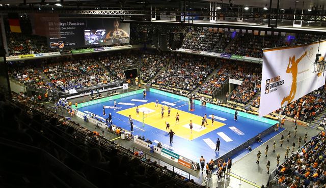 Zurück im Volleyballtempel Foto: Eckhard Herfet Zurück im Volleyballtempel - Foto: Eckhard Herfet