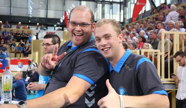 Abschied als VCW-Hallensprecher: Till Pörner übergibt an Daniel Schmidt Foto: Detlef Gottwald Abschied als VCW-Hallensprecher: Till Pörner übergibt an Daniel Schmidt - Foto: Detlef Gottwald