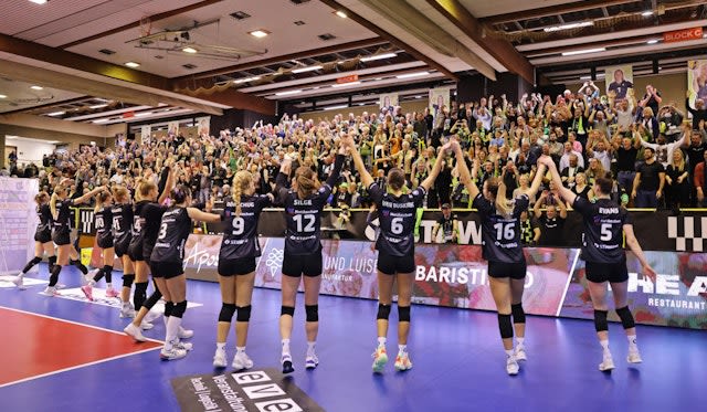 Ladies in Black erwarten den VC Neuwied 77 im Aachener Hexenkessel Foto: Ladies in Black Aachen// Andreas Steindl Ladies in Black erwarten den VC Neuwied 77 im Aachener Hexenkessel - Foto: Ladies in Black Aachen// Andreas Steindl