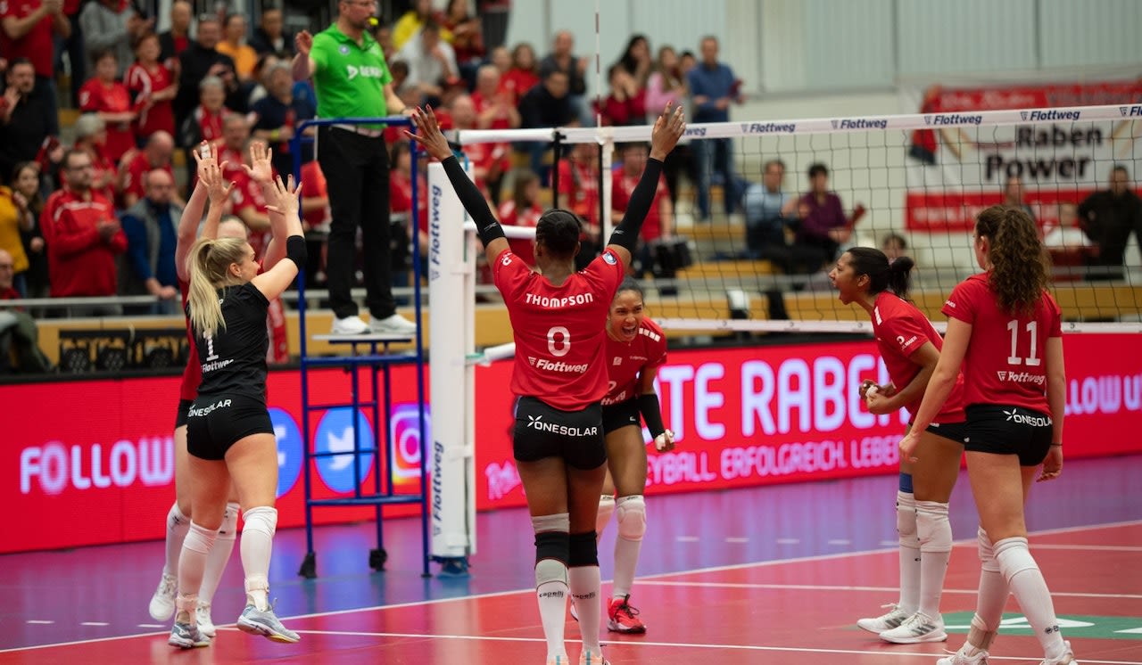 Erst 0:2, dann 3:2! Foto: Rote Raben Vilsbiburg Erst 0:2, dann 3:2! - Foto: Rote Raben Vilsbiburg
