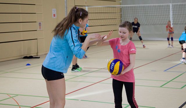 Großer Tag für Wiesbaden Volleyball-Talente: Gemeinsames Training mit den VCW-Bundesliga-Profis Foto: Micha Spannaus/VCW Großer Tag für Wiesbaden Volleyball-Talente: Gemeinsames Training mit den VCW-Bundesliga-Profis - Foto: Micha Spannaus/VCW