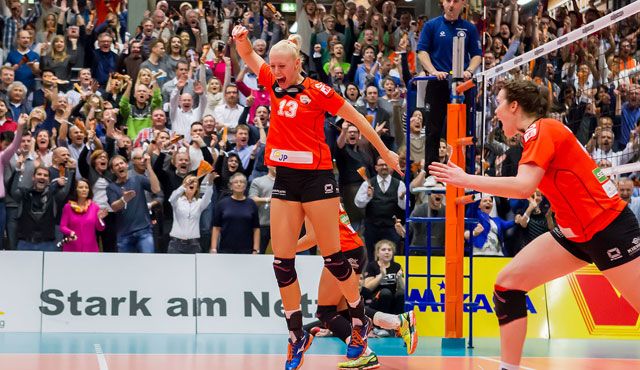 Daumen hoch für NawaRo Straubing in der 2. Volleyball Bundesliga - Foto: Schindler