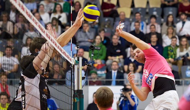 Duell der Giganten geht in zweite Runde - Foto: Günter Kram