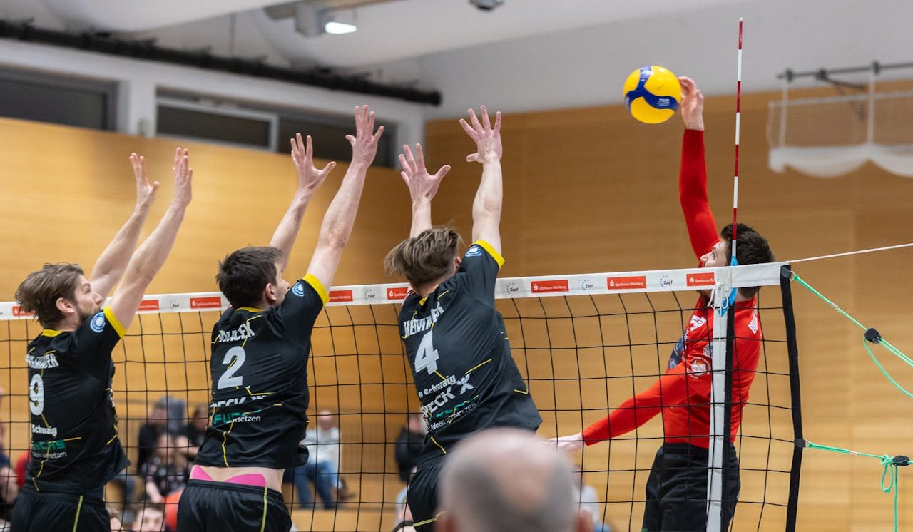 Schwaig mit Heimniederlage im Derby - Foto:  Güner Santemiz