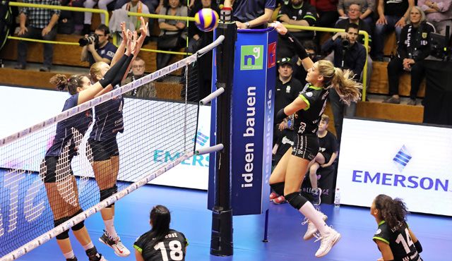 Ein verdientes 3:0 im Aachener Hexenkessel gegen VC Wiesbaden - Foto: Ladies in Black Aachen // Andreas Steindl