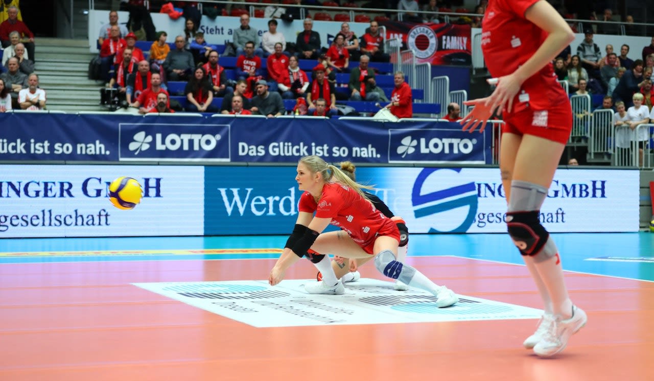 Derby vor ausverkauftem Haus - Foto:  Denis Trapp