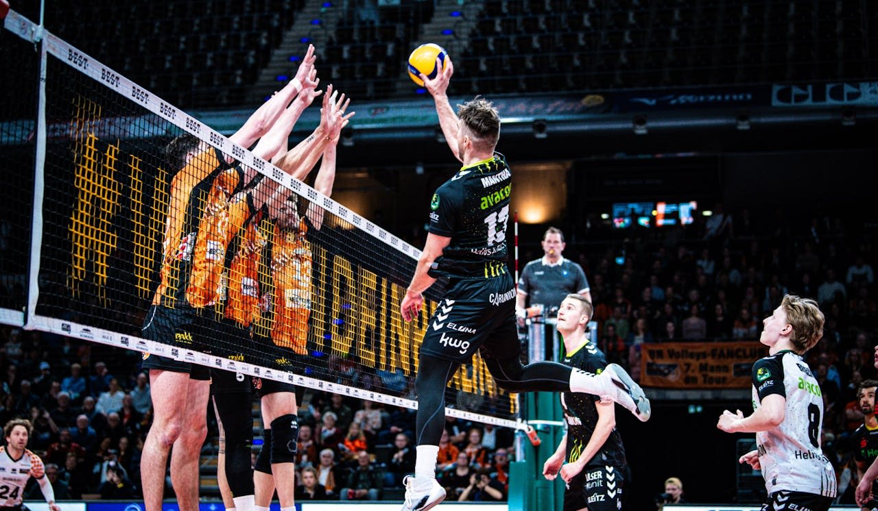 Ausverkauftes Haus für die GRIZZLYS Foto: Elisabeth Kloth Ausverkauftes Haus für die GRIZZLYS - Foto: Elisabeth Kloth