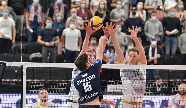 Blaues Auge für VfB Friedrichshafen Foto: Michael Behns Blaues Auge für VfB Friedrichshafen - Foto: Michael Behns