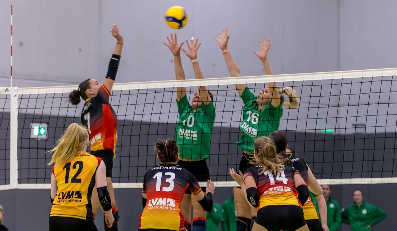 Fünfsatzsieg im Münster-Derby beim VCO - Foto:  USC Münster