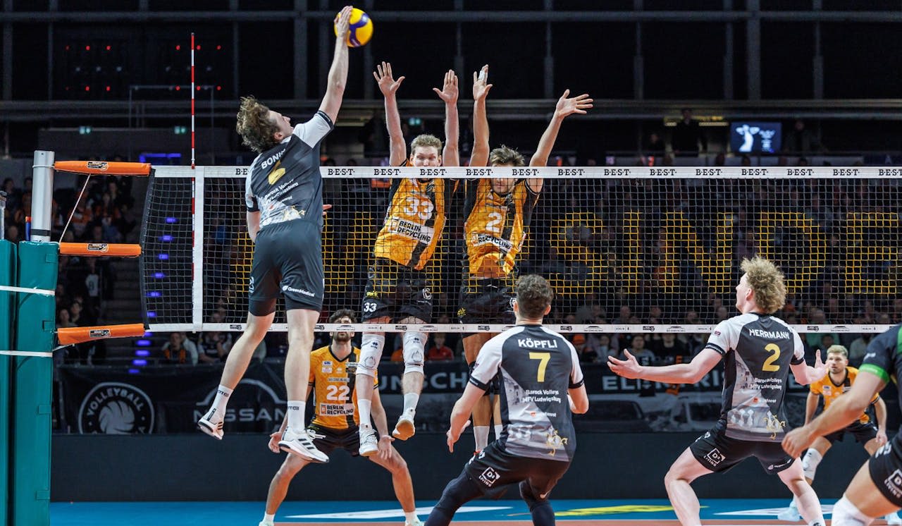 Newcomer gegen Altmeister - Foto:  Andreas Gora