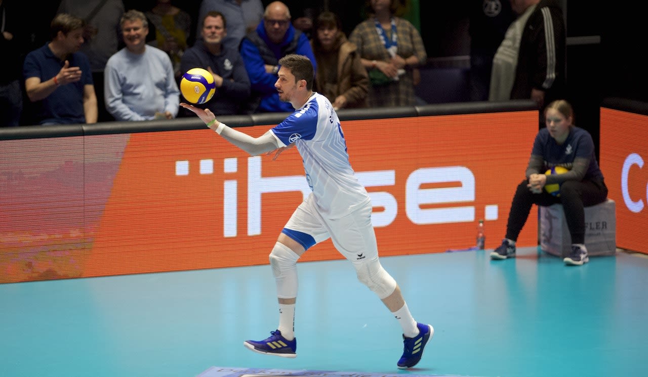 Dejan Vincic bleibt gegen Giesen gesperrt - Volleyball Bundesliga lehnt Einspruch des VfB Friedrichshafen ab Foto: Günter Kram Dejan Vincic bleibt gegen Giesen gesperrt - Volleyball Bundesliga lehnt Einspruch des VfB Friedrichshafen ab - Foto: Günter Kram