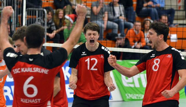 Eindrucksvoller Aufritt der SSC-Volleyballer Foto: karlsruhe-volleyball.de Eindrucksvoller Aufritt der SSC-Volleyballer - Foto: karlsruhe-volleyball.de