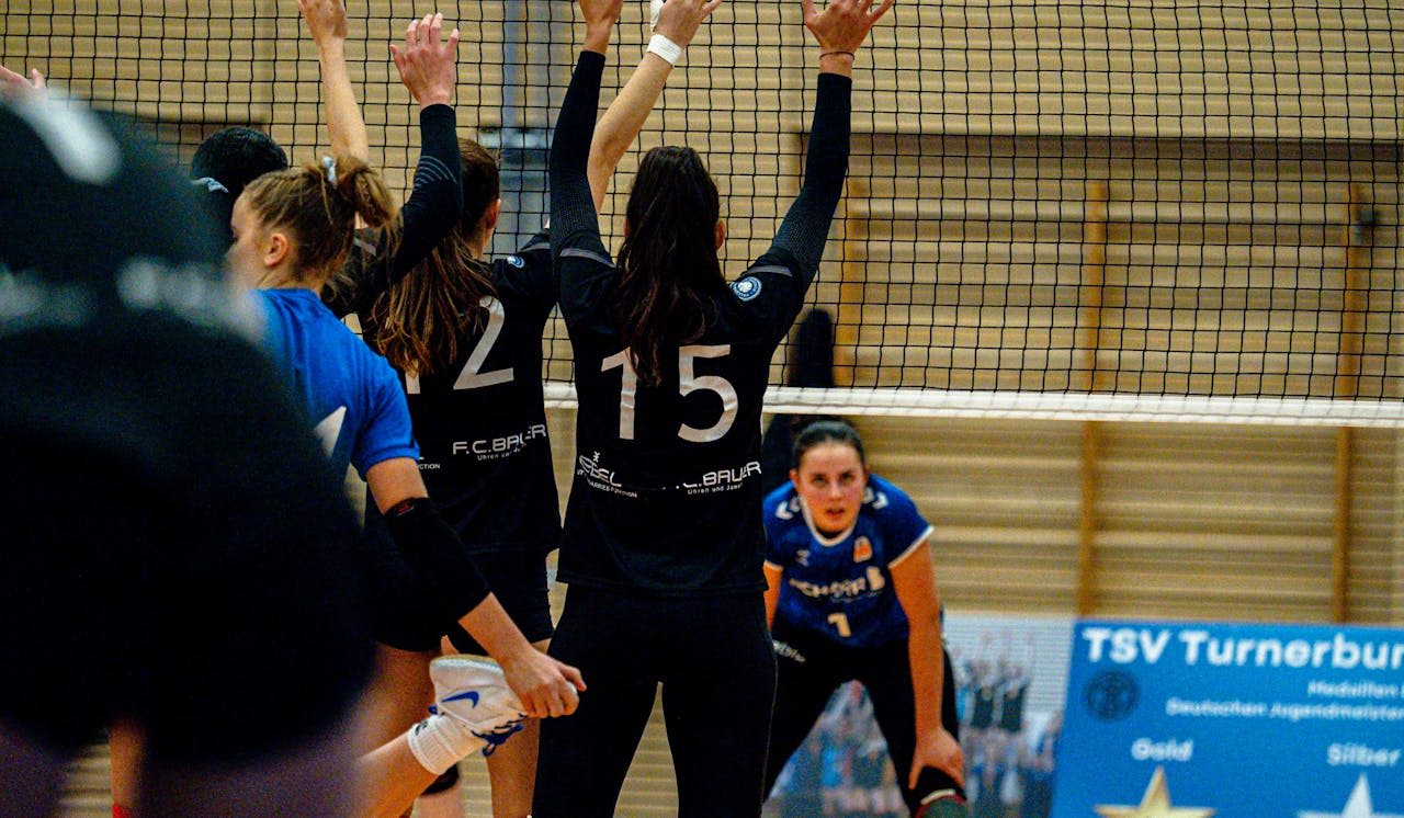 Junge Teams im spannenden Duell - Foto:  Sascha Hecken