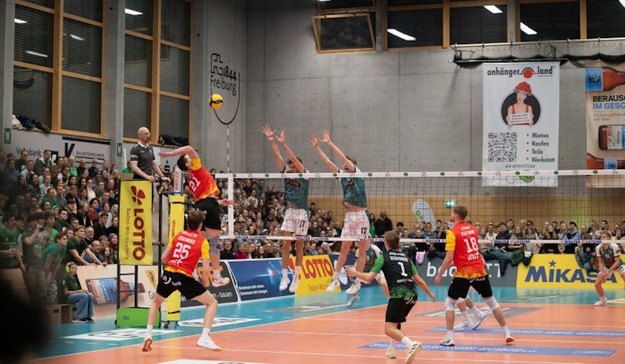 Affenbande siegt im Baden-Der - Foto:  Juli Saier