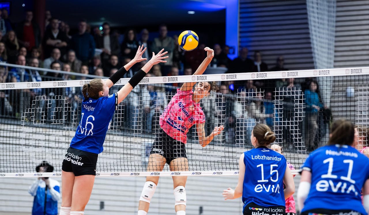 Mutiger Auftritt vor Rekordkulisse - Foto:  Nils Wüchner