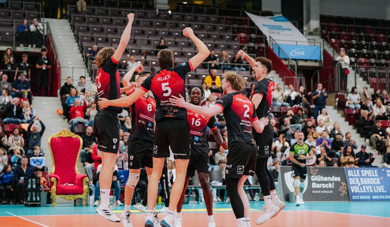 Zum Derby nach Freiburg - Foto:  Anselm Berg