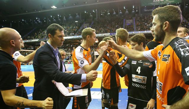 Gut erholt die "Bisons" stoppen Foto: Eckhard Herfet Gut erholt die "Bisons" stoppen - Foto: Eckhard Herfet
