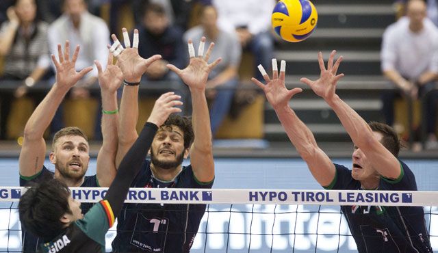 HYPO TIROL AlpenVolleys erlegen die Volleyball Bisons! - Foto: Christian Forcher www.fotoforcher.at