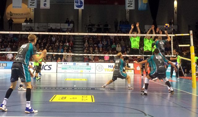 Gründlich missglückt - Piraten verlieren den Saisonauftakt in Düren Foto: Chemie Volley Mitteldeutschland e. V. Gründlich missglückt - Piraten verlieren den Saisonauftakt in Düren - Foto: Chemie Volley Mitteldeutschland e. V.